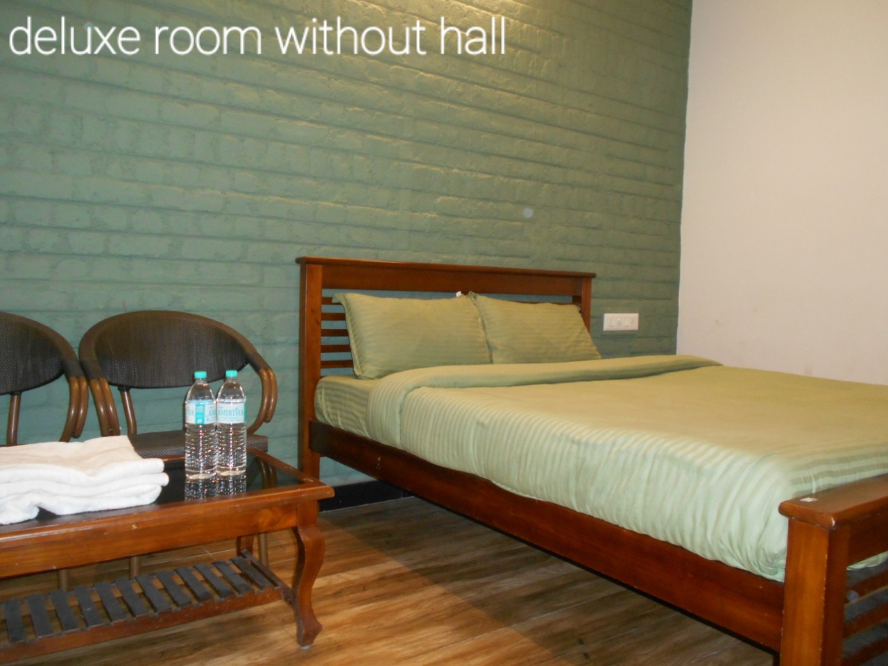 DELUXE ROOM - Yercaud Cottages